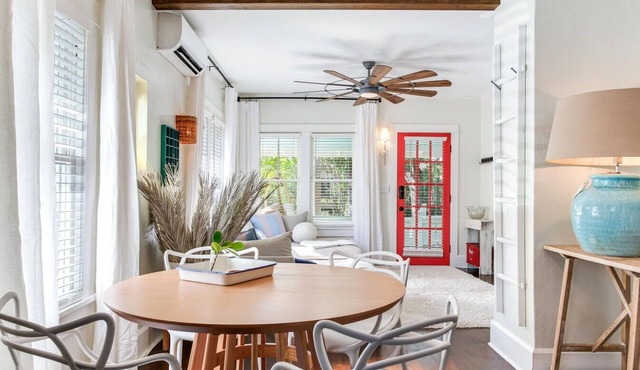Historic Northeast designer Bungalow ~enjoy our GOLFCART to Downtown & Bay