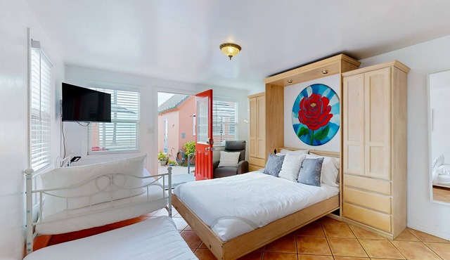 Historic oceanfront studio with direct beach access, alfresco dining, & smart TV