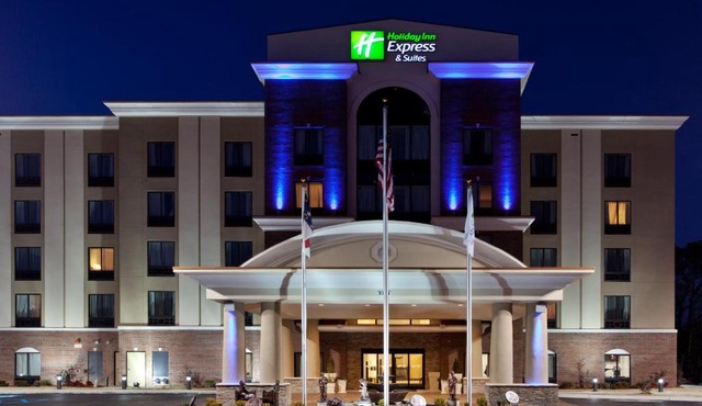 Holiday Inn Express Hotel & Suites Hope Mills-Fayetteville Airport by IHG