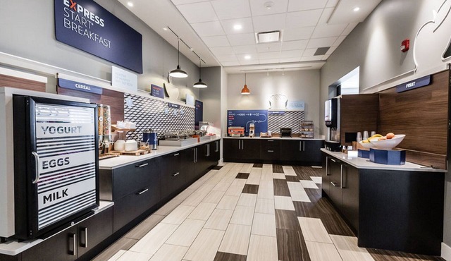 Holiday Inn Express & Suites Edmonton N - St. Albert by IHG