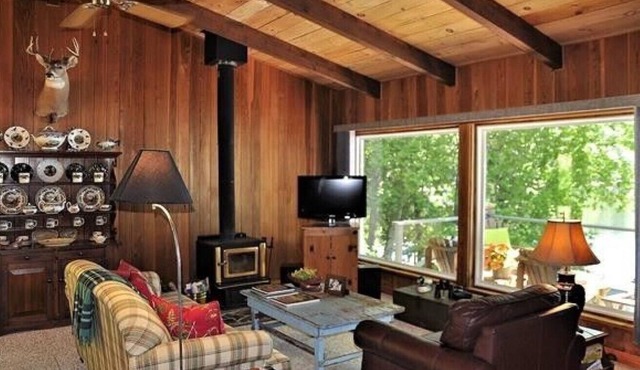 *Holiday Specials* Gorgeous Lakefront Cottage On 12 Mile Lake