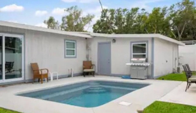 Home with heated pool & Fenced Yard by Siesta Key!