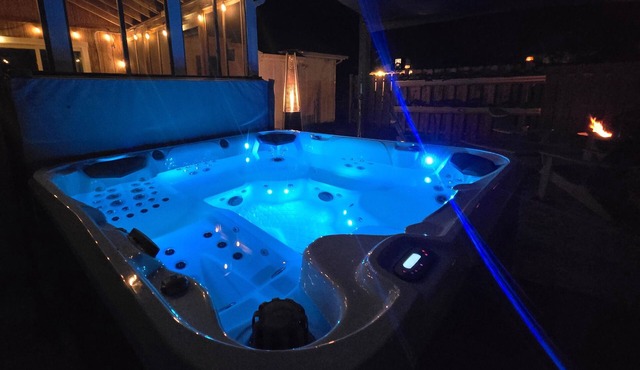 Hot Tub Fenced Yard Bayview Sunsets Fire Pit Bayview Sunset