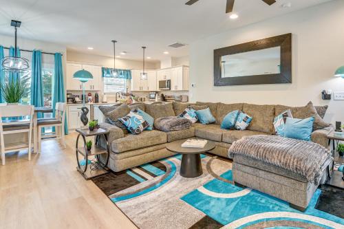 Hot Tub + Fire Pit: Home Near Dtwn Little River!