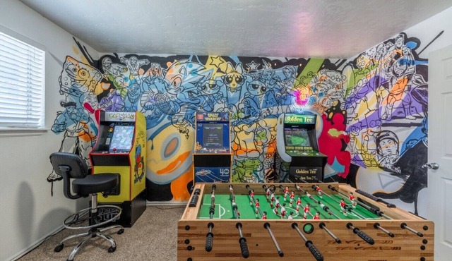 Hot Tub & Pickleball | Packed with Entertainment | Near BYU