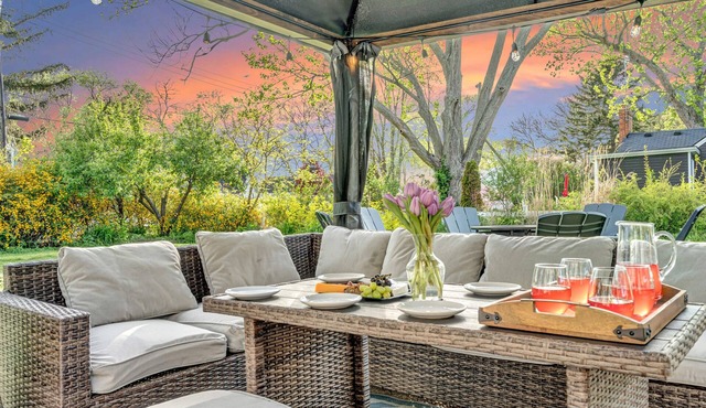 Hot Tub, Sauna, King Bed, Outdoor Patio, Winery