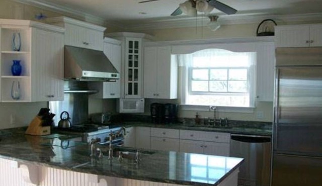 HOUSE FOR RENT, SLEEPS 18, NEAR BEACHES ON BLOCK ISLAND