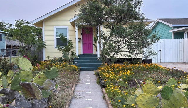 House for Waves: Dogs Stay Free with Private Fenced Yard