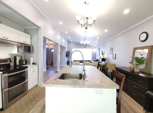 House with driveway parking,from Montreal DT 15min