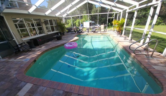 HUGE VILLA ** BEACH & JET-SKIES * 3500 sqft BIG LOT with HEATED POOL *