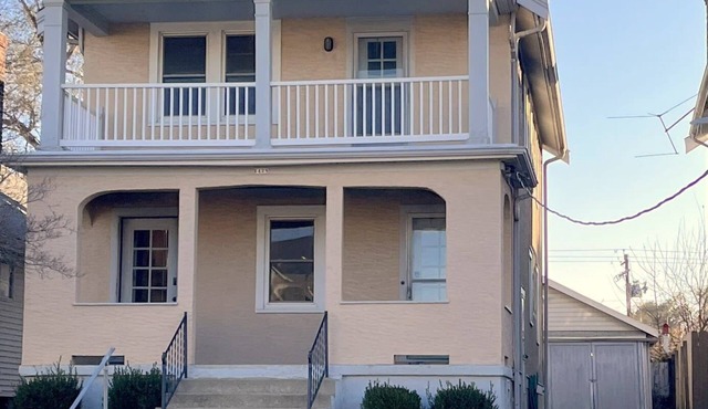 Hunter #2, Private One Bed near Xavier & Downtown