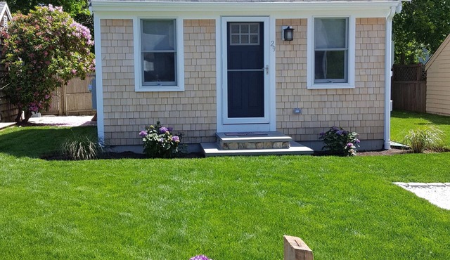 Hyannis, Cape Cod: Sunny Seaside Cottage-3 min. stroll to the beach !