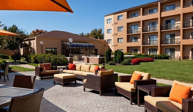 Ideal Mix of Comfort and Value! Indoor Swimming Pool, Pets are Welcome!