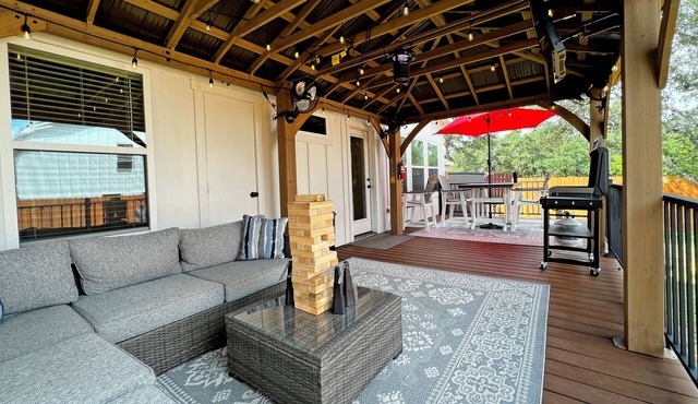 Immaculate, pet-free 3 Bed/2 Bath home w/large covered patio near the Lake!