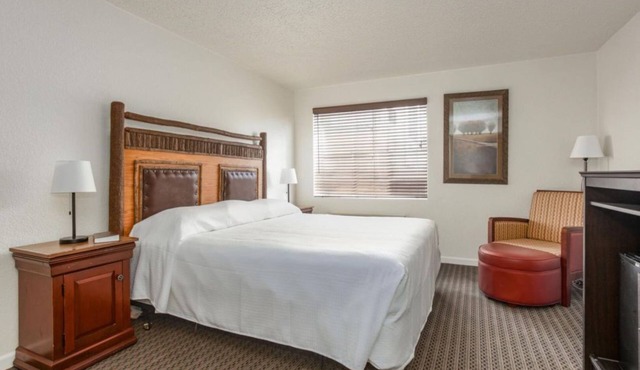 Impeccable Studio w Pool in Oak Ridge at Branson
