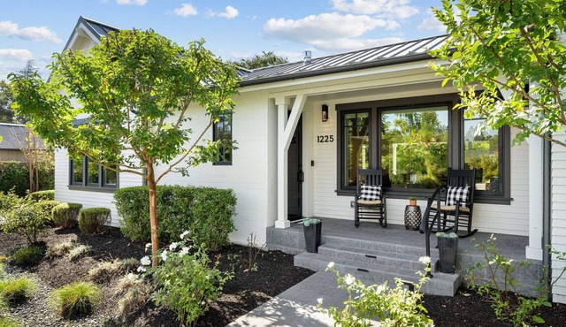 In-Town Hideaway on Quiet Lane