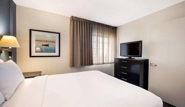 Indulge in Home Like Comfort! Full Kitchen, Pet-Friendly Property