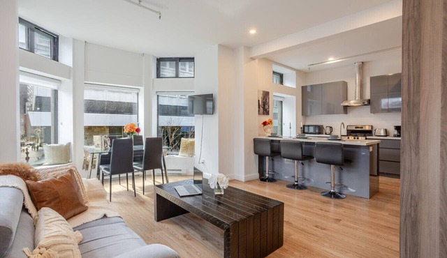 Inner-City Apartment –Prime Bishop St Location
