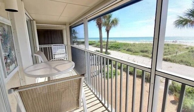 Island Beach Club 24 - Anna Maria Island - Condo 2 Bedroom/1 Bath gulf front , maximum occupancy of 4 people.