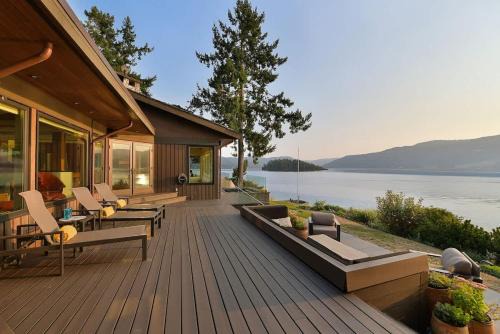 Island Luxury Oceanside Estate by EMR Vacation Rentals