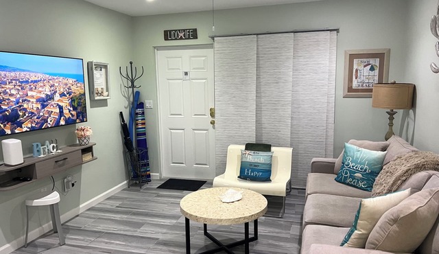 Island Vibes + Modern Comfort at Lido Beach!