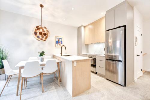 Jolie Condo Great Location 2BD presented by TripMontreal I