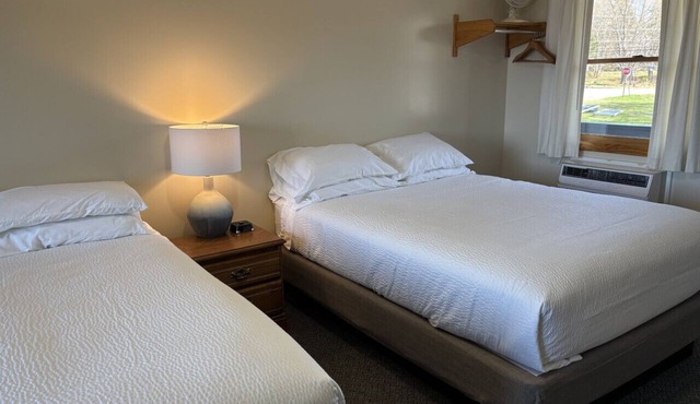 Juniper Motel-Double Queen-RM24*Pet Friendly*Lakefront*ATV Access