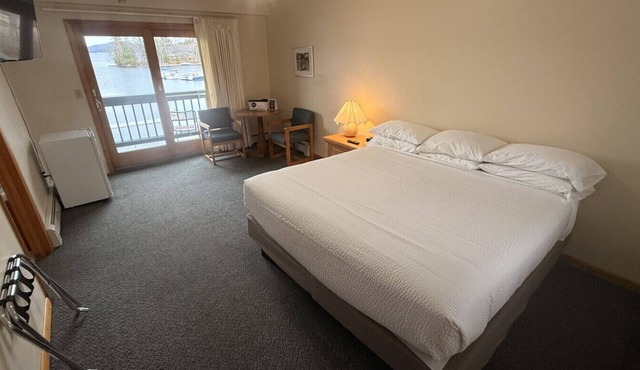 Juniper Motel*King Room*RM16*Jacuzzi tub*Dock*ATV Access*Waterfront