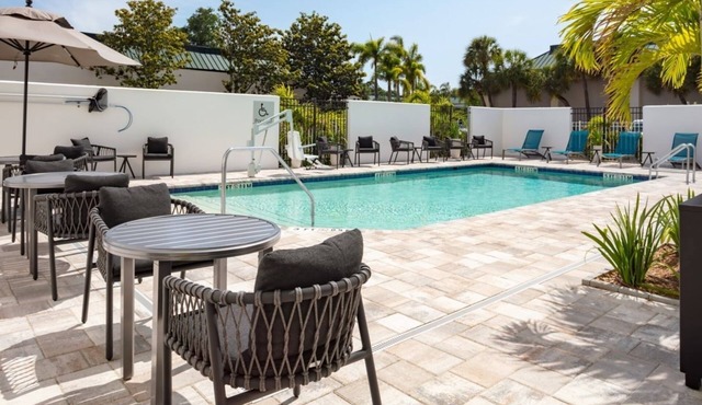 Just What You Were Looking For! 4 Comfortable Units, Free Breakfast, Pool