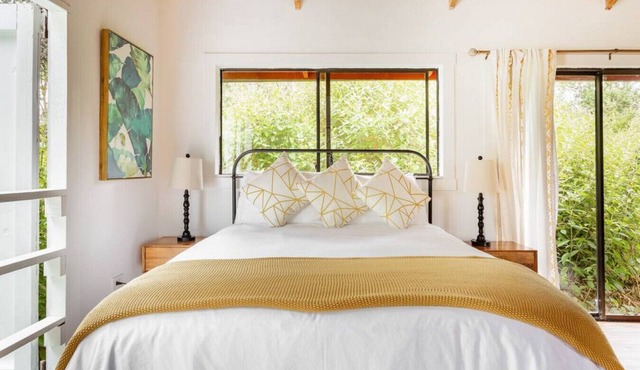 Kamaka Cottage at Volcano- A Rainforest Hideaway