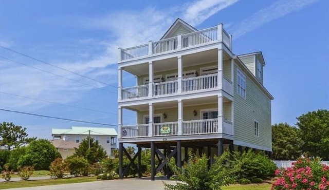 Key Lime Pie! 8 bed/7bath/3rd Row/Short Walk to Beach!