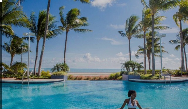 Key West 2 BR Villa with full kitchen, ocean view with Infinity pool