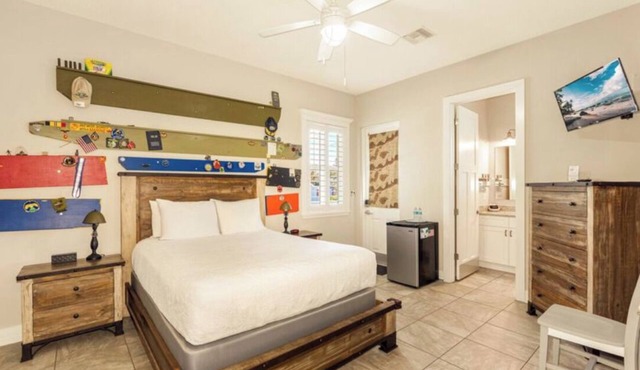 Key West Style Apartment - with pool/hot-tub