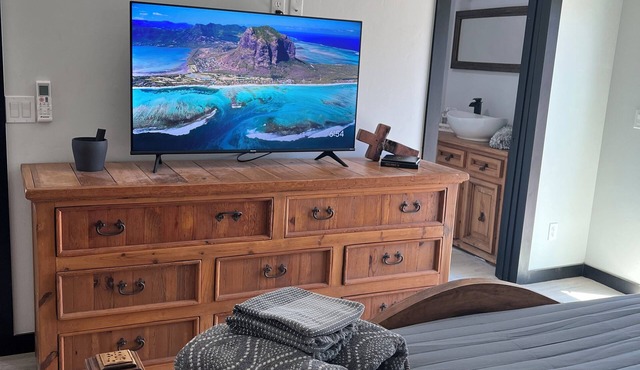 King bed and sunset views pine trees and hiking trails await you! Pinetreepalace