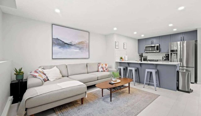 King Bed Mtn Escape Free Parking 1hr to Banff