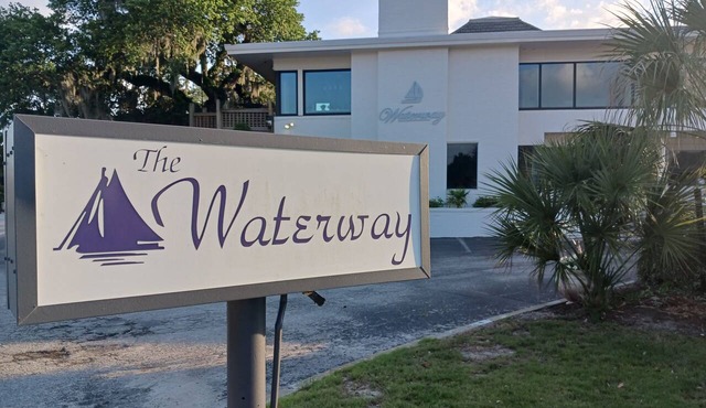 King Suite w/Water Views and Pool! Minnow Suite