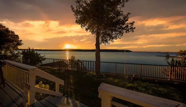 Kingston Lakehouse