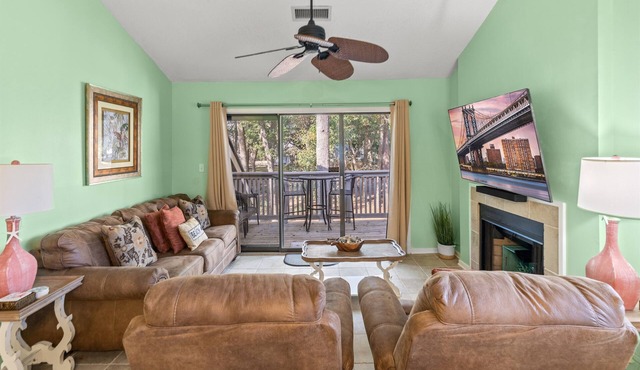 Kingston Richmond Pk 14E 2nd floor w/pool & beach