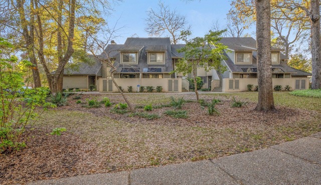 Kingston Richmond Pk 18G 2nd floor w/pool & beach