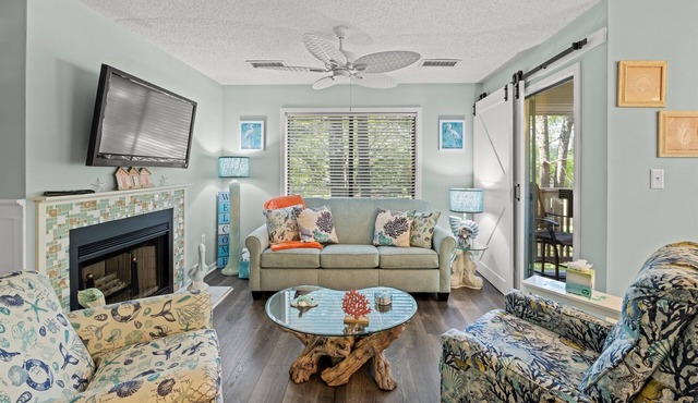 Kingston WHP 18C 1st floor Villa w/pool/beach