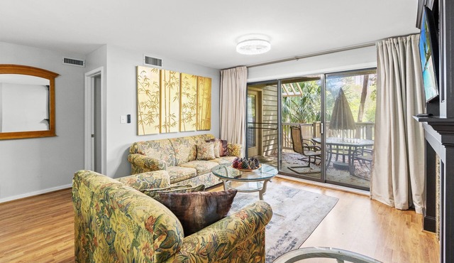 Kingston WHP 23B 1st floor Villa w/pool/beach