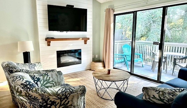 Kingston WHP 2D 2nd level Villa w/pool/beach