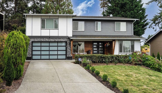 Kirkland Home with 2 Queen Beds - Totem Lake Village
