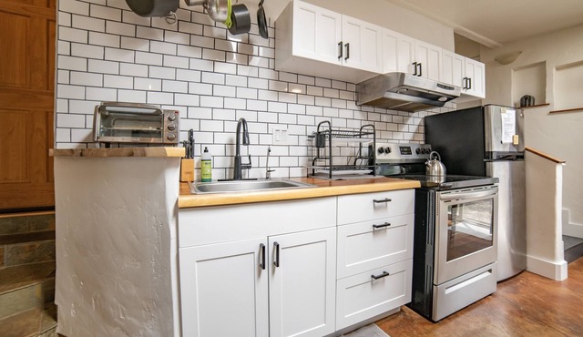 Ku'au gem beautiful ideal location 2 bed 1 bath with AC