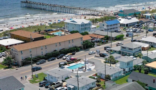 Kure Cabana~Cottages @ Kure~ Beach, Fishing, Pool, Walk to Pier, Parking