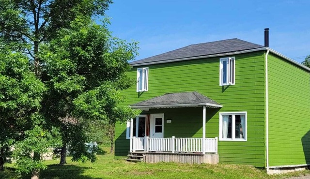 La Maison Verte is a cozy homestead a few hundred meters from Mount Miller.