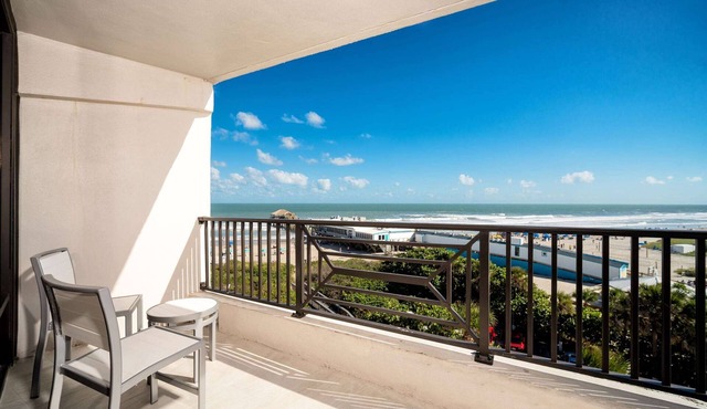La Quinta Inn & Suites by Wyndham Cocoa Beach Oceanfront