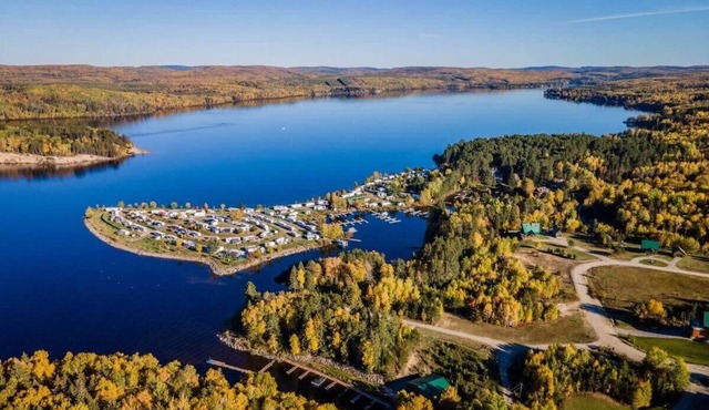 Lac Taureau navigable Public n private docks Beach