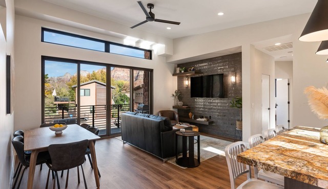 LaFave-Luxury Villa at Zion: Checkerboard Mesa