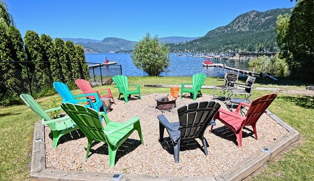 Lake Front, Stunning Lake Views, Family Friendly, hot tub